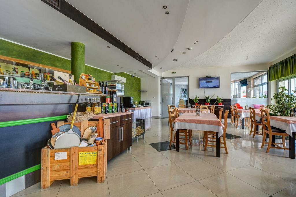 Hotel Samaria Šamorín Dış mekan fotoğraf
